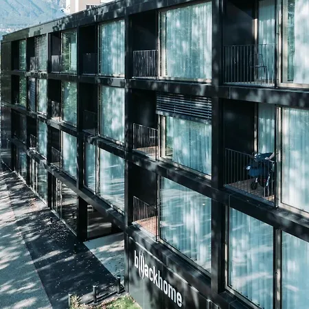 Blackhome South I Contactless Check-in Lägenhetshotell