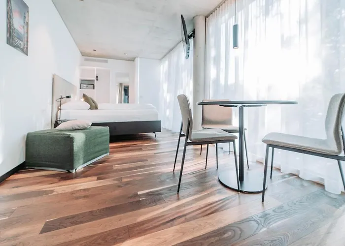 Blackhome South I Contactless Check-in Апарт-готель